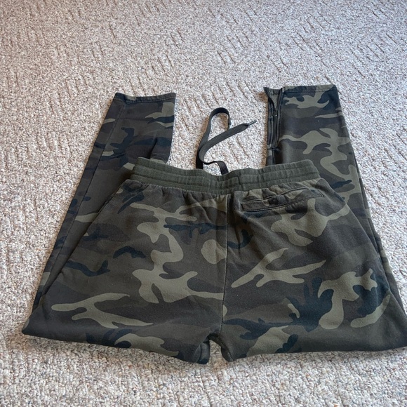 Camouflage Men's Joggers - Picture 3 of 8